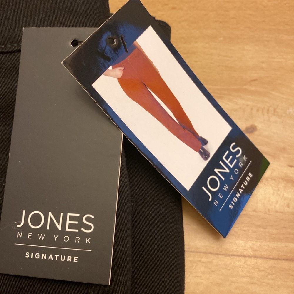 NWT Jones New York Signature Women's Lexington Straight Jeans - Size 12 - Picture 2 of 5